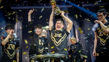 Zeus奎桑提压制上路 T1团队配合致胜 GEN首局失利暴露LCK领先地位与版本适应不足